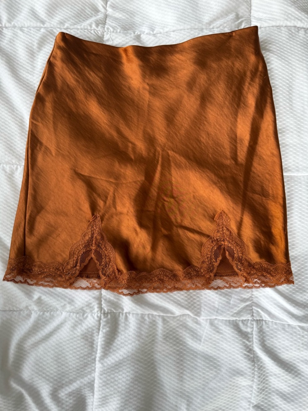 Women’s Forever 21 Satin Mini Skirt with Lace Hem | Size Small ✨